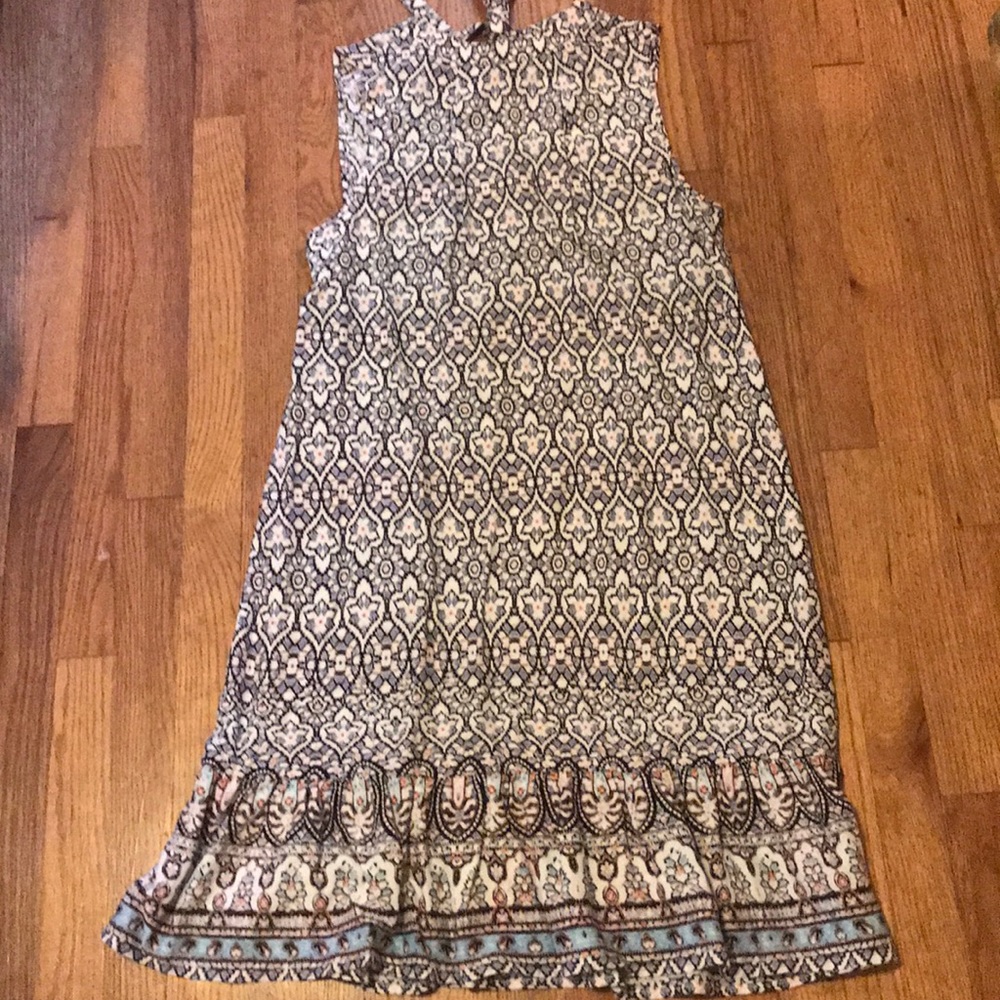 Geometric pattern dress. - Picture 2 of 5
